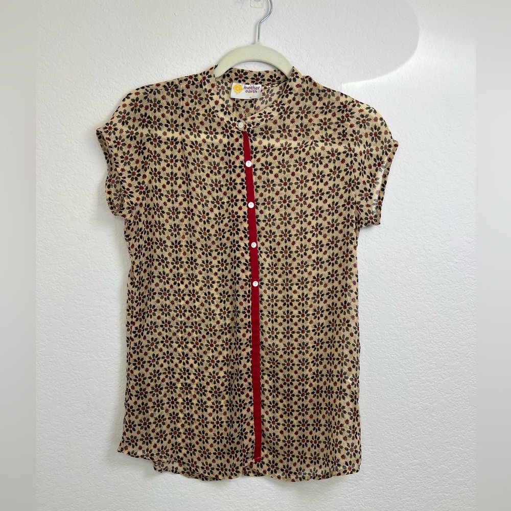 Mother Earth  Floral‎ Button-Down Shirt Size Medium